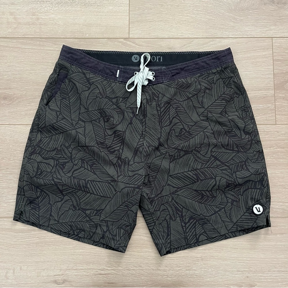 Vuori Shorts Men's Brown Black Leaf Kore Drawstring Pockets Hawaiian Size 36